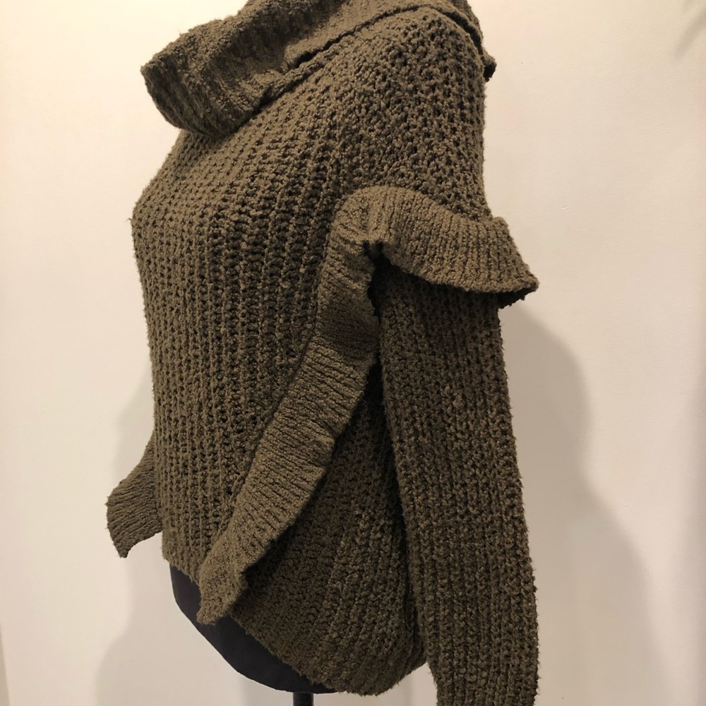 🆕 Express | Front Ruffled Sweater - Picture 5 of 7